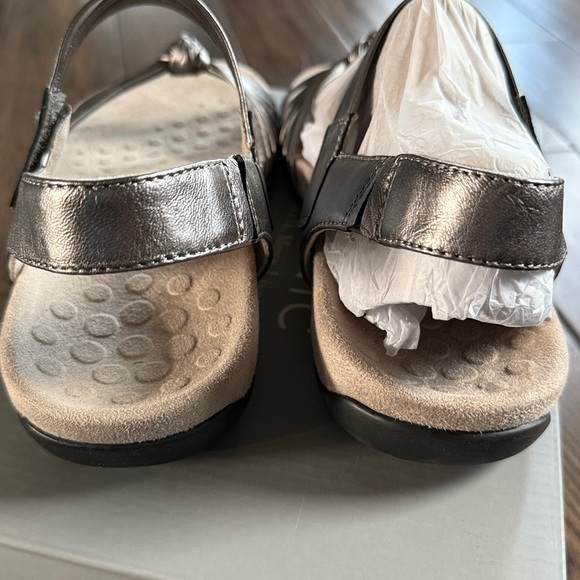 Vionic NWT Talulah Strappy Comfort Sandal Metallic Pewter 9.5‎ wide - Picture 7 of 8